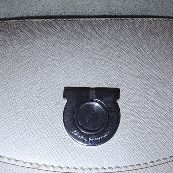 Ferragamo suede gancini shoulder bag EUC - Picture 3 of 10